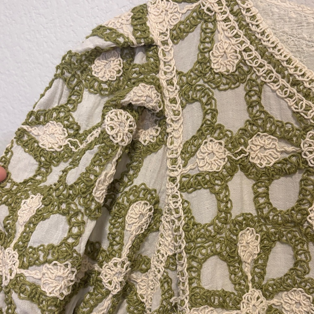 Solitaire Green and Cream Floral Crochet Blouse - Picture 4 of 7
